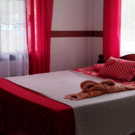 Riverside At Aninuan Accommodation And Food Puerto Galera Buitenkant foto