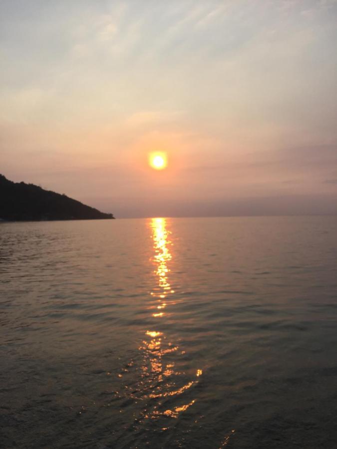 Riverside At Aninuan Accommodation And Food Puerto Galera Buitenkant foto