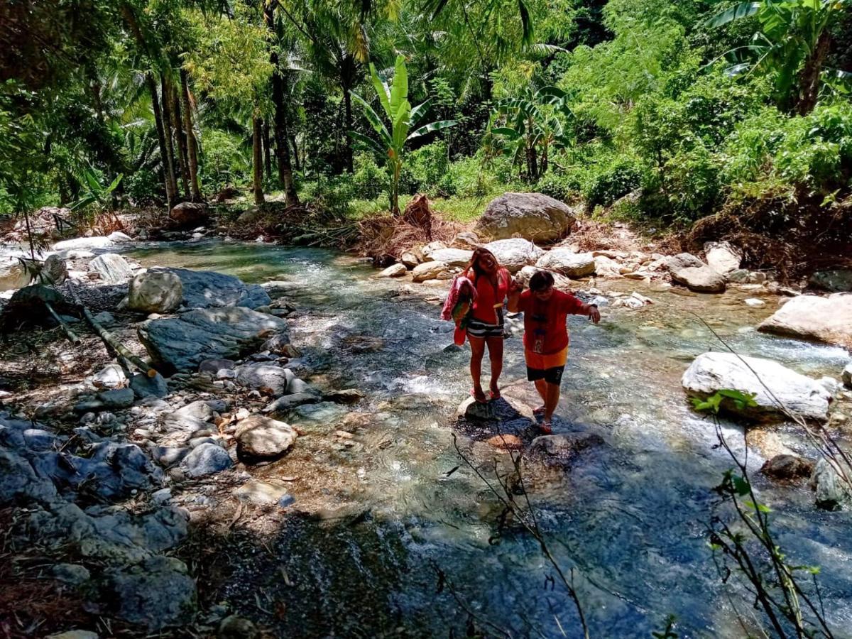 Riverside At Aninuan Accommodation And Food Puerto Galera Buitenkant foto