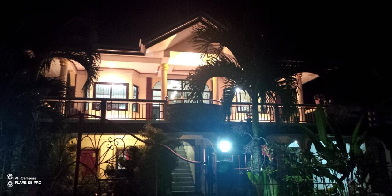 Riverside At Aninuan Accommodation And Food Puerto Galera Buitenkant foto