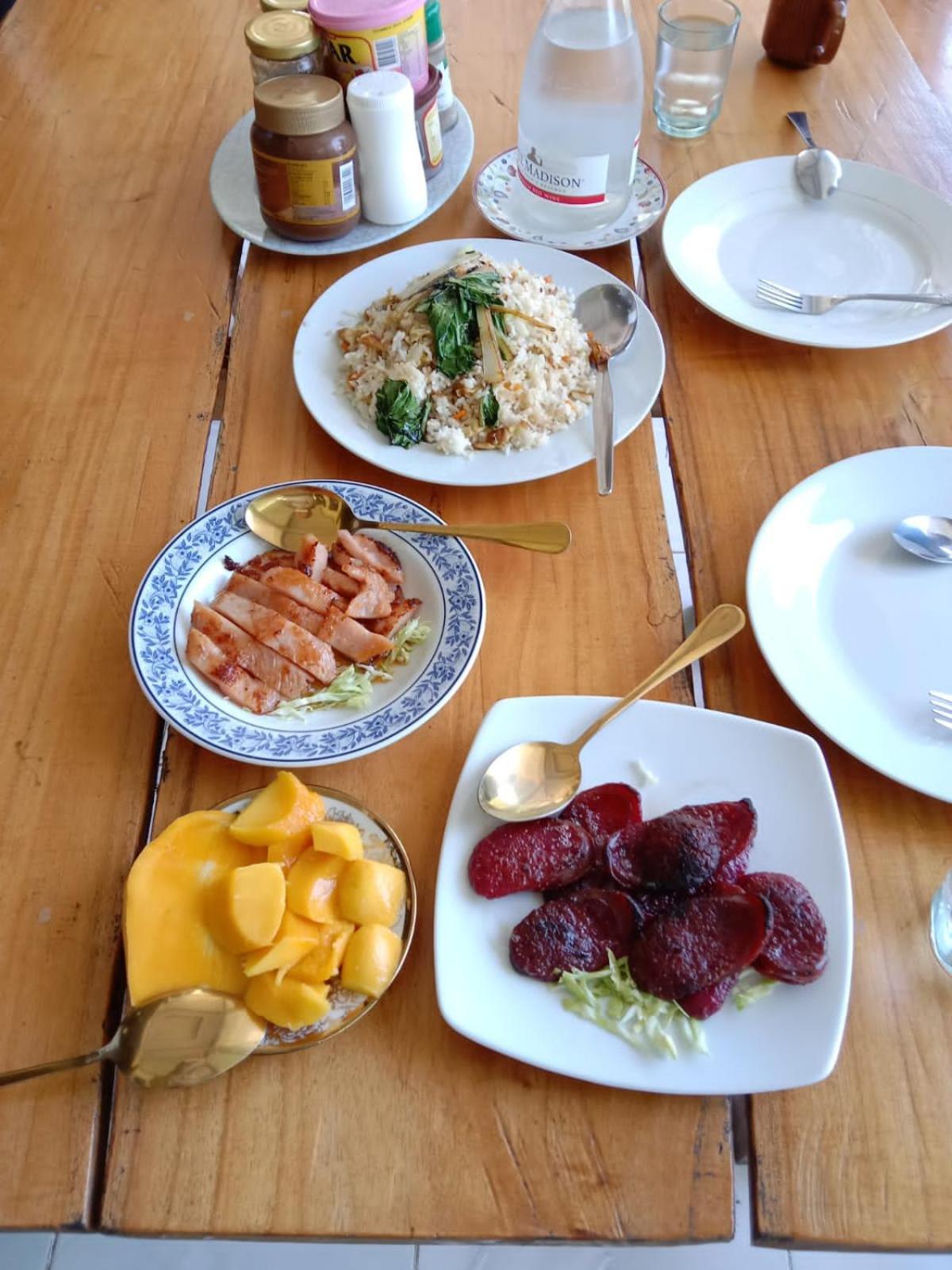 Riverside At Aninuan Accommodation And Food Puerto Galera Buitenkant foto