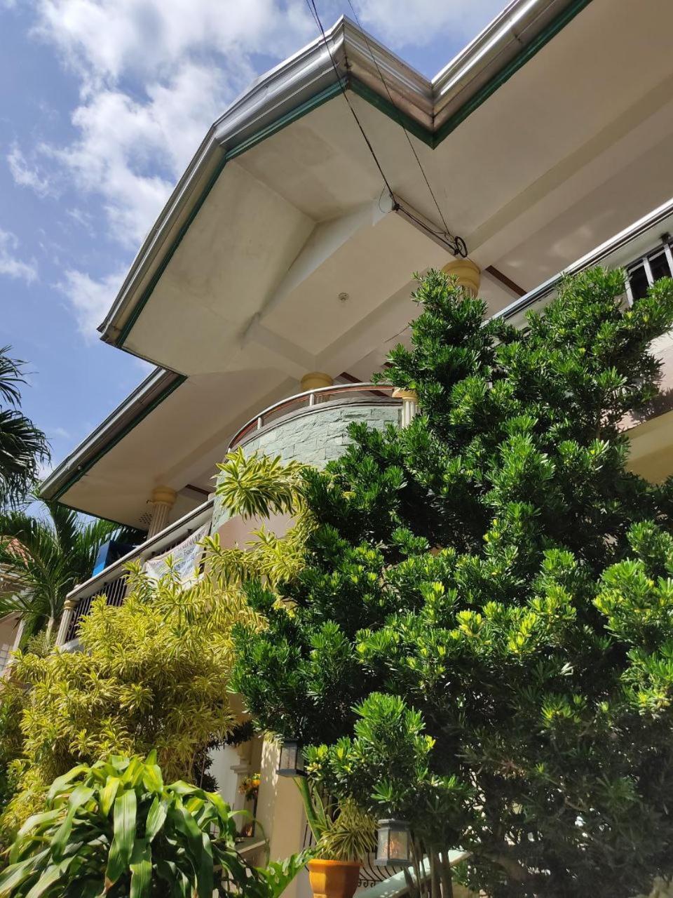 Riverside At Aninuan Accommodation And Food Puerto Galera Buitenkant foto